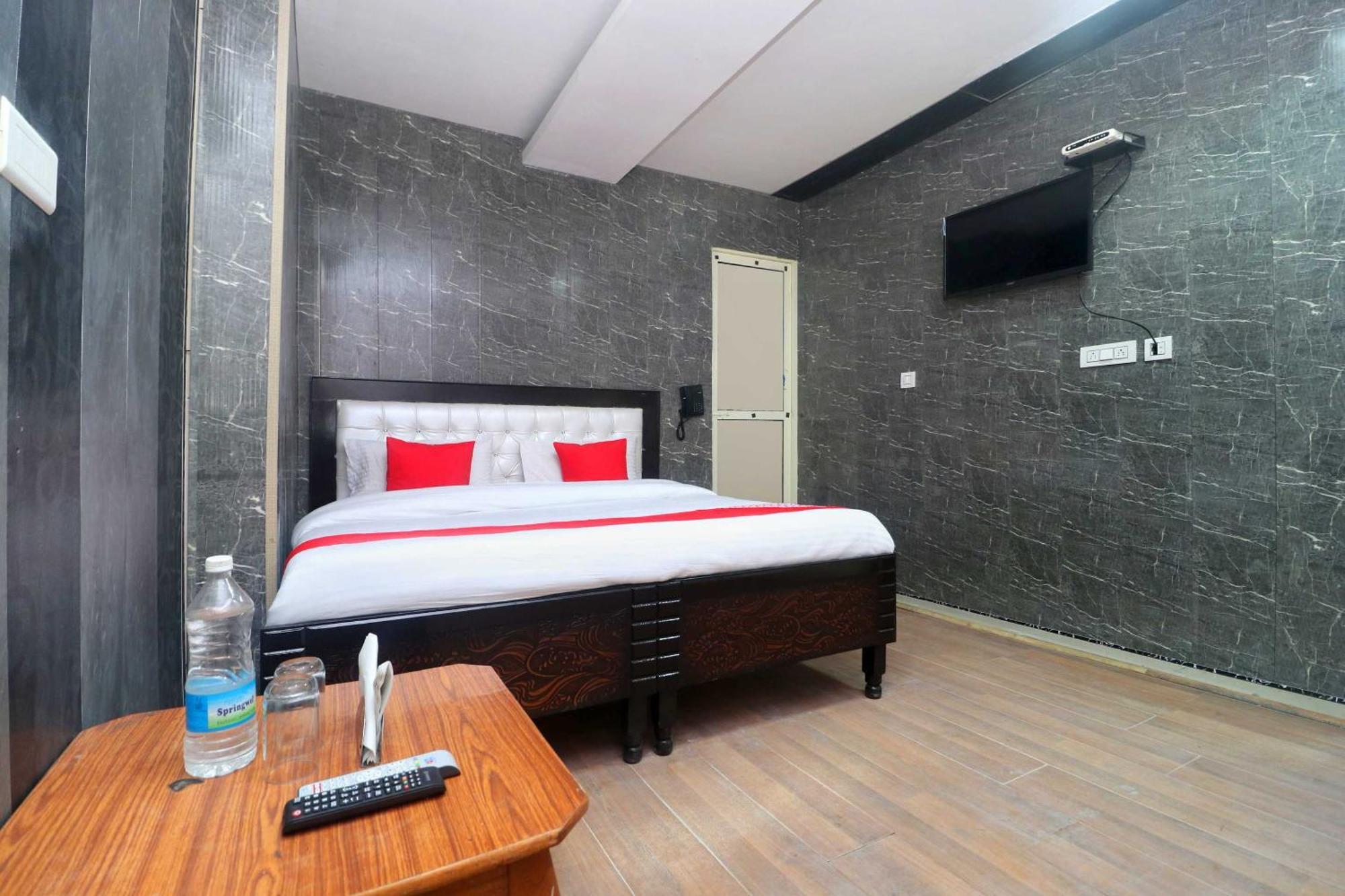 Oyo Hotel Aryan Plaza Chandīgarh Екстериор снимка