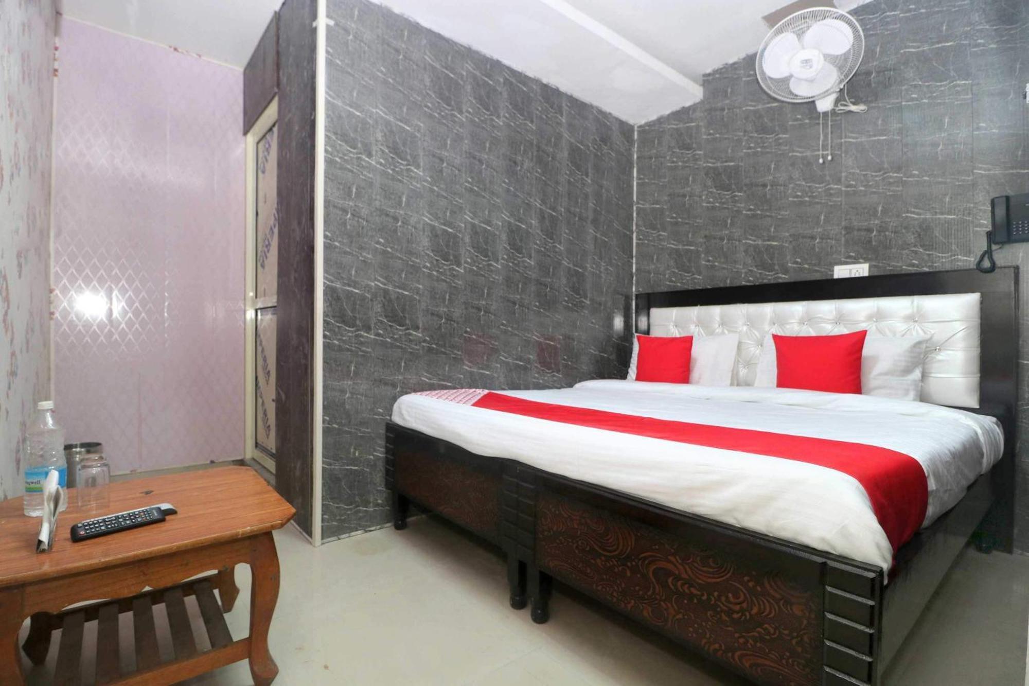 Oyo Hotel Aryan Plaza Chandīgarh Екстериор снимка